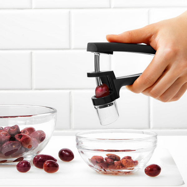 OXO Good Grips Cherry/ Olive Pitter