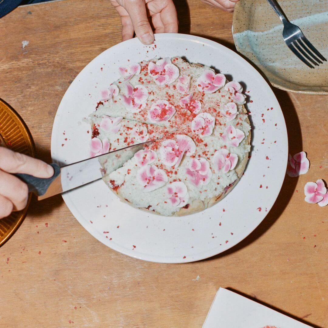 The Caker Coconut Raspberry Lime Leaf Cake Kit
