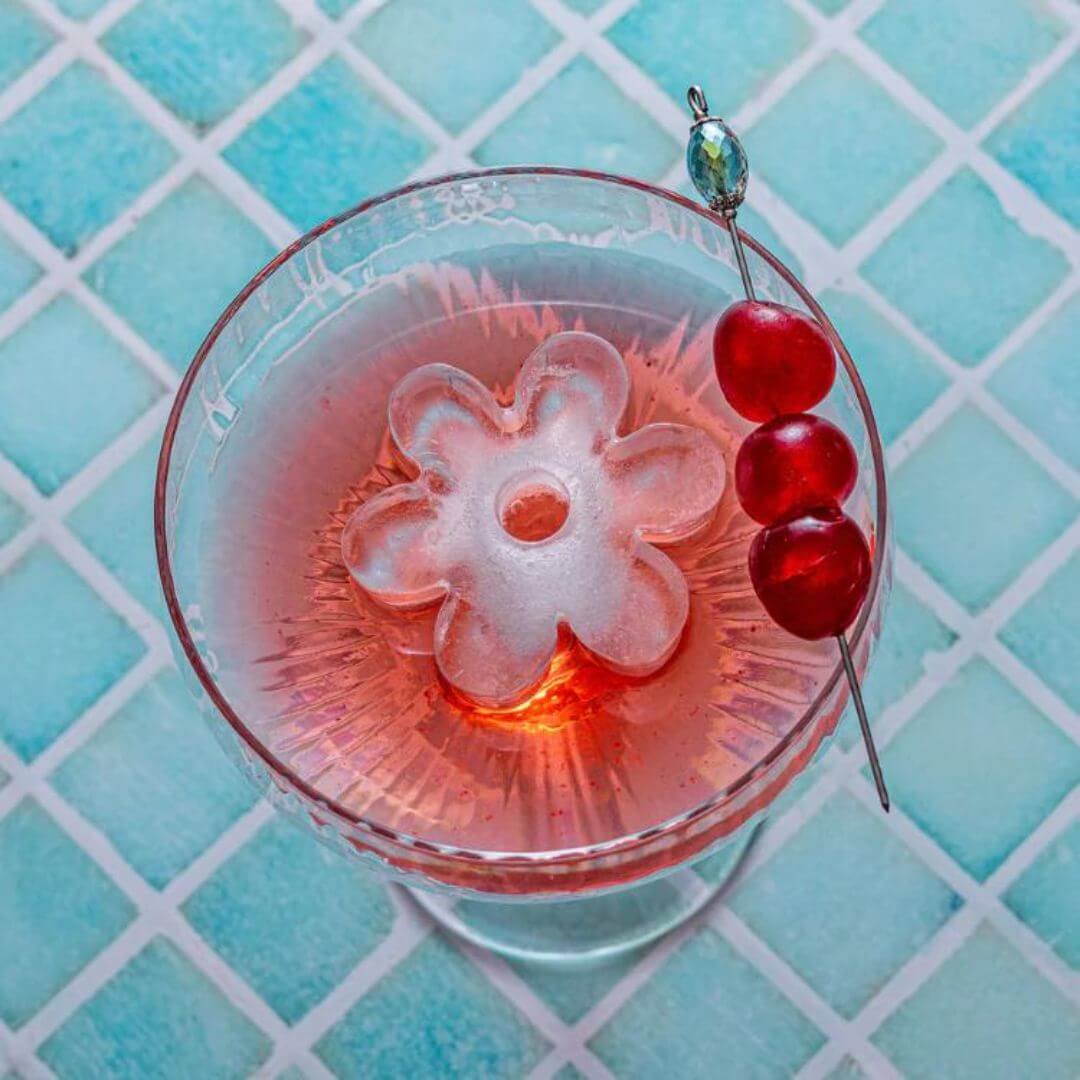 DrinksPlinks Retro Daisy Ice Mould Pink
