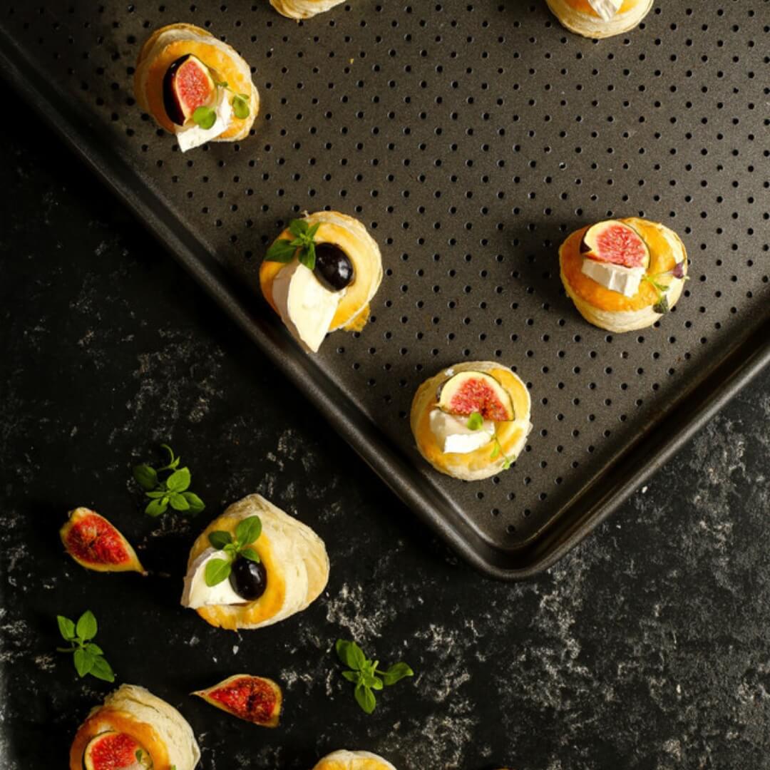 Crusty Bake Non-Stick Baking / Cookie Tray 39x27x2cm