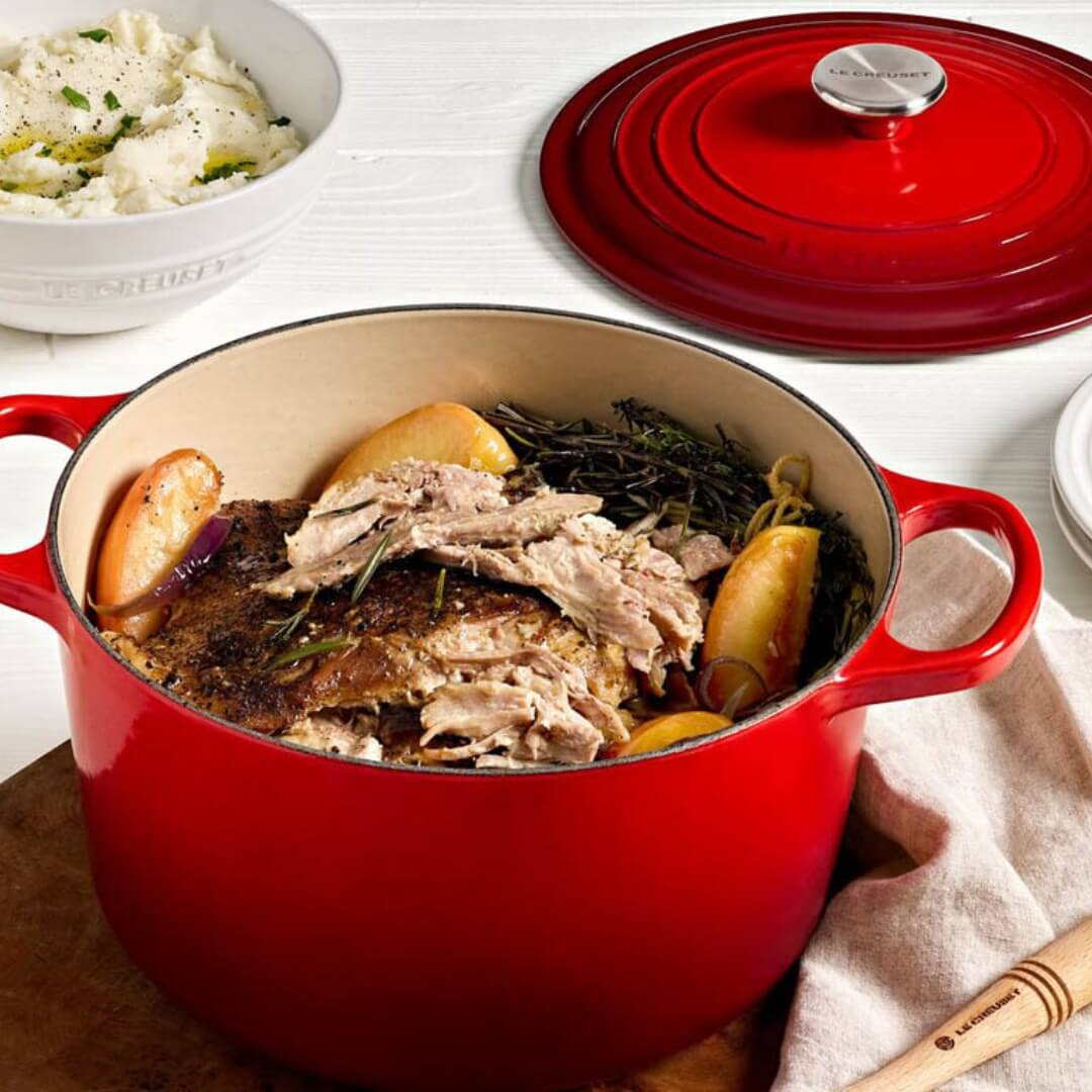 Le Creuset Signature 26cm Deep Round Casserole