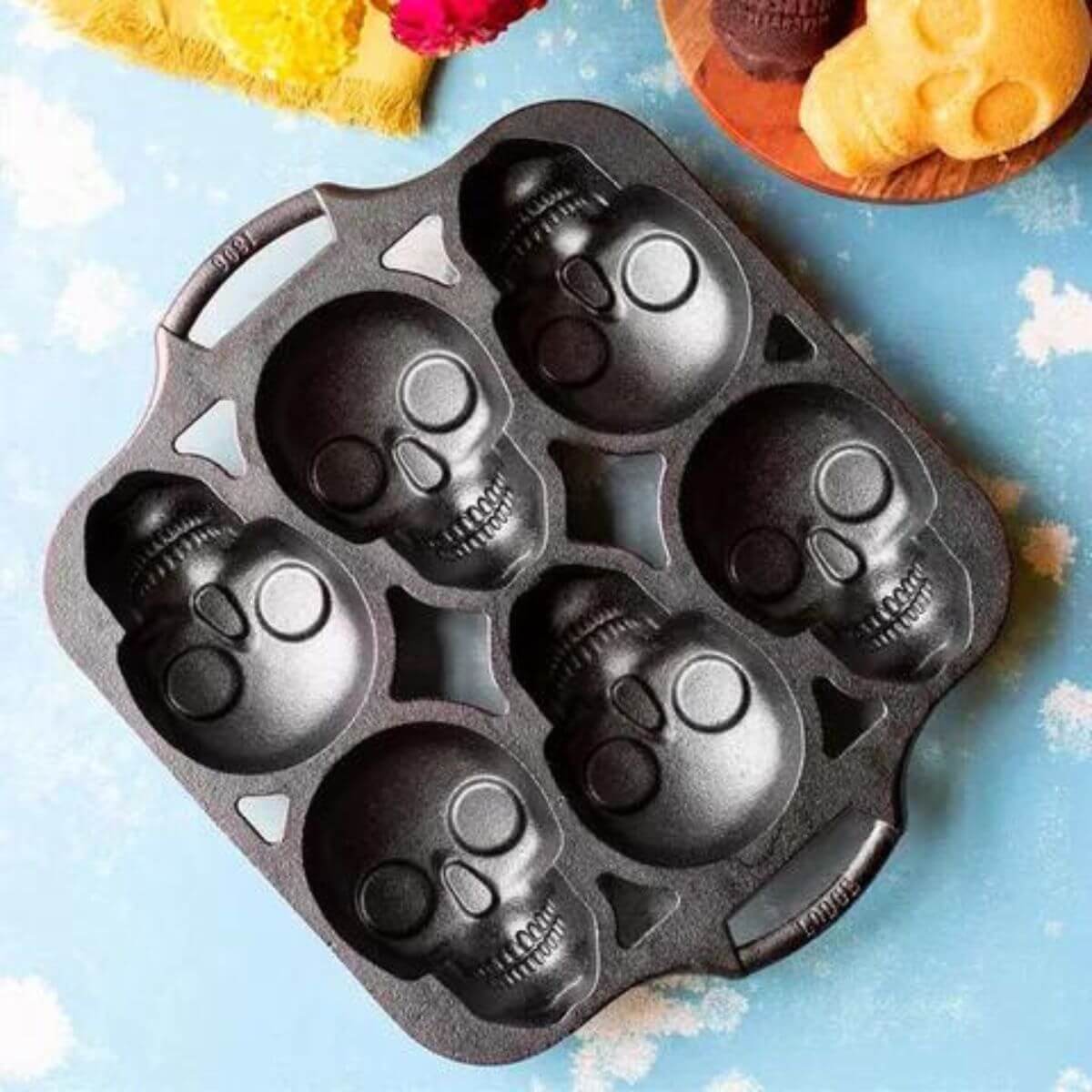 Lodge Skull Mini Cake Pan 31x27cm Milly s