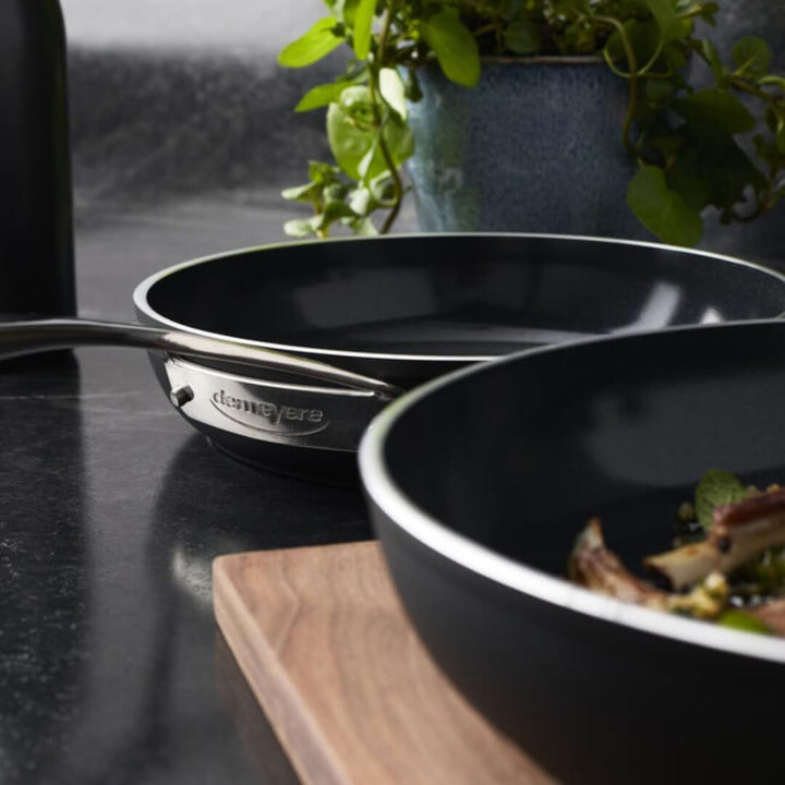 Demeyere Alu Pro 5 Ceraforce Serving pan with Lid