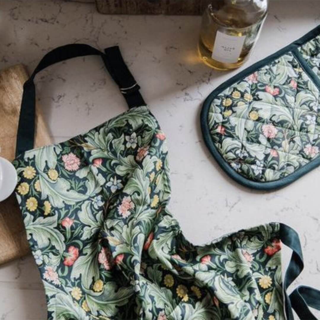Victoria & Albert Leicester Wallpaper Cotton Apron