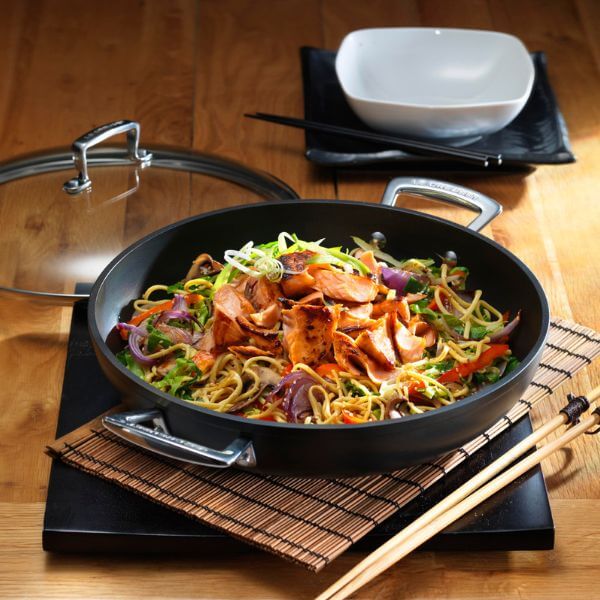 Le Creuset Toughened Non-Stick Shallow Casserole with lid