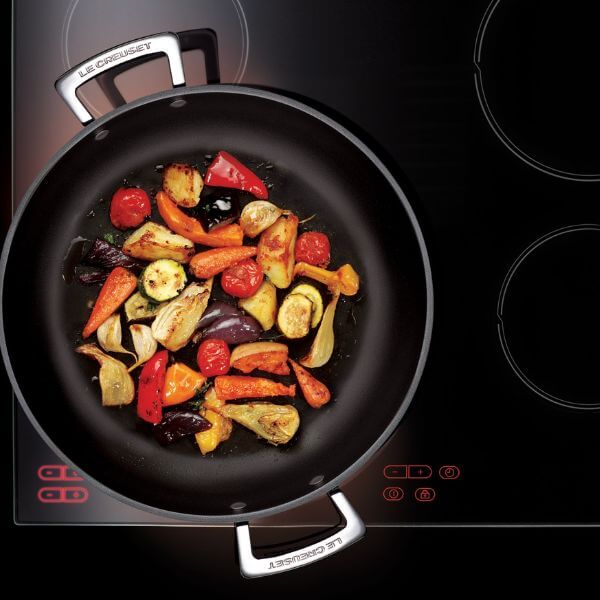 Le Creuset Toughened Non-Stick Shallow Casserole with lid