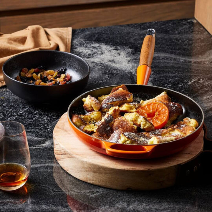 Le Creuset Signature Cast Iron 28cm Frypan with wooden handle