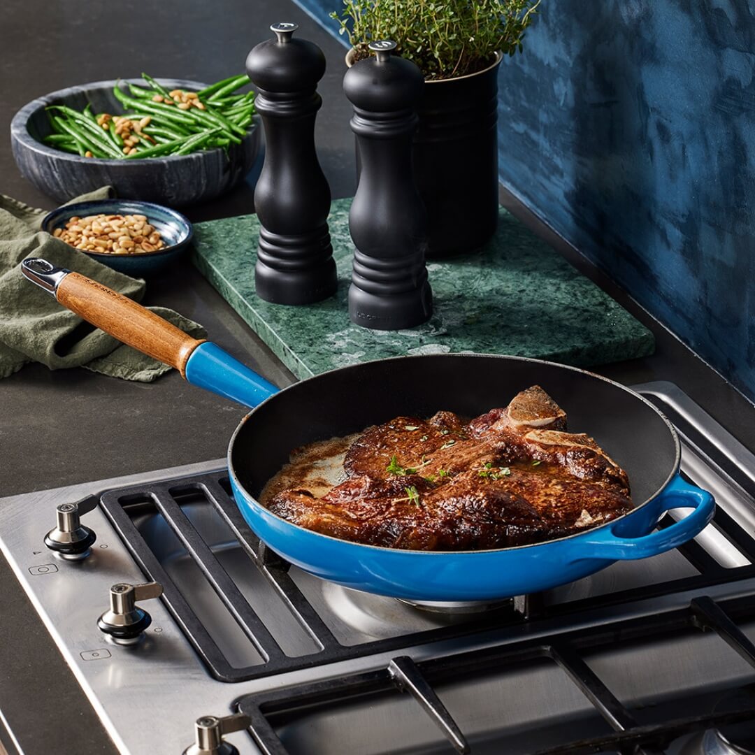 Le Creuset Signature Cast Iron 28cm Frypan with wooden handle