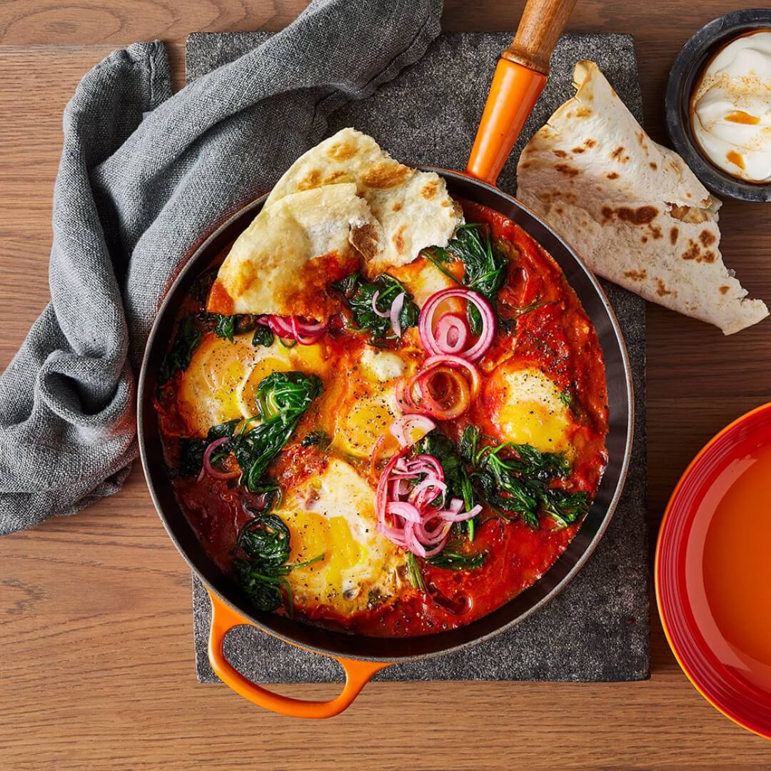 Le Creuset Signature Cast Iron 28cm Frypan with wooden handle