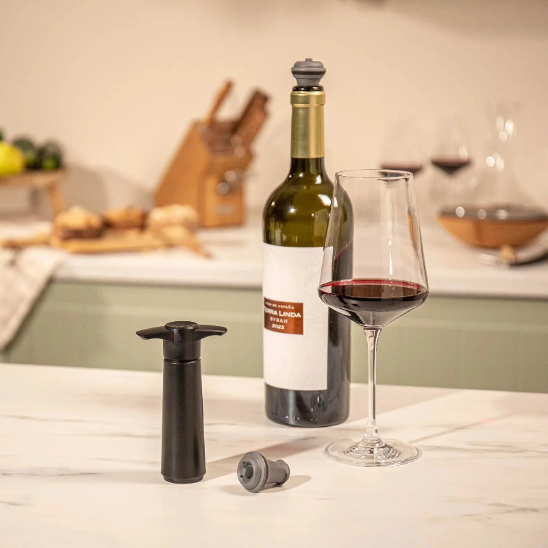 Vacu Vin Wine Saver Pump and Stopper Black