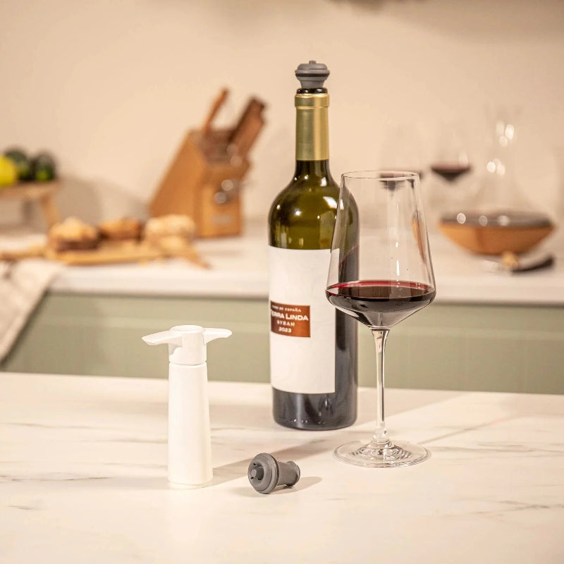 Vacu Vin White Wine Saver Pump + 2 Stoppers