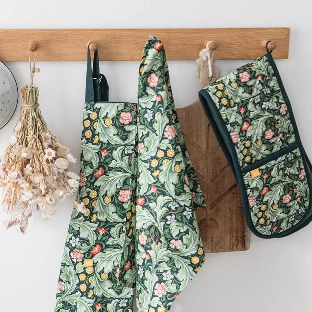 Victoria & Albert Leicester Wallpaper Cotton Apron