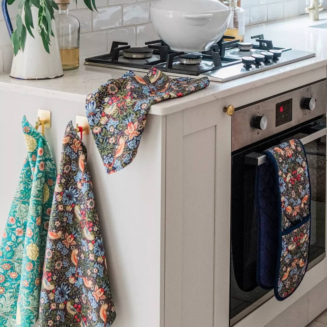 Victoria & Albert Strawberry Thief Set of 2 Tea Towels