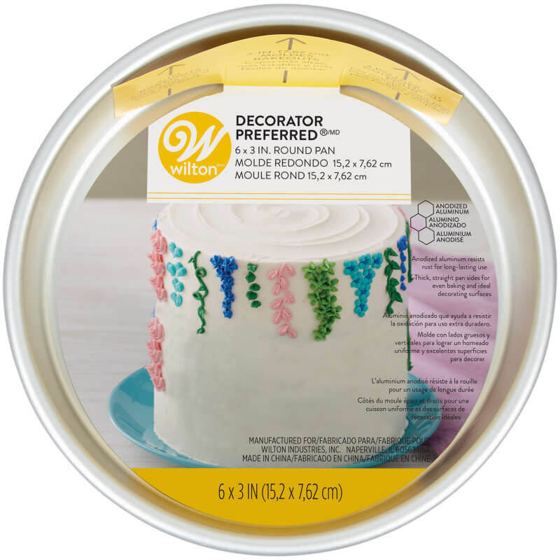 Wilton Decorator Preferred Round Cake Pans