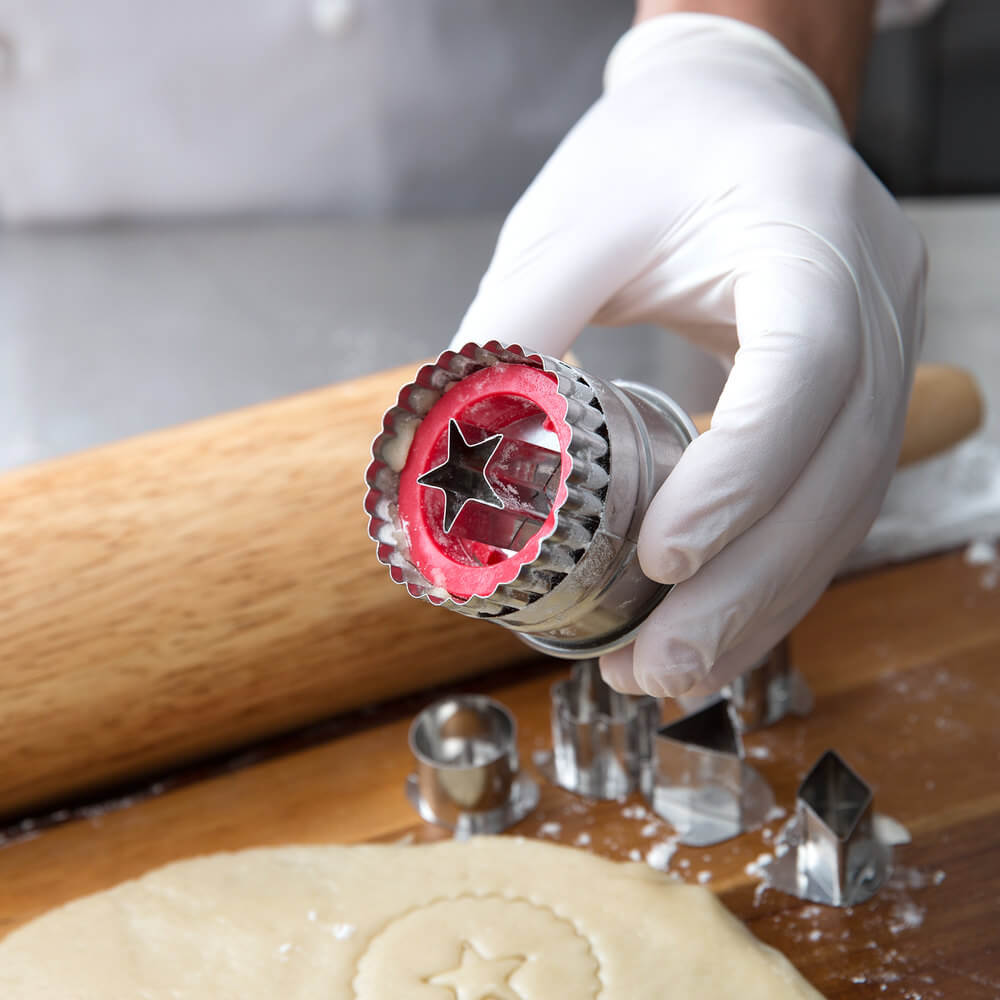Wilton Round Christmas Linzer Cutter Set