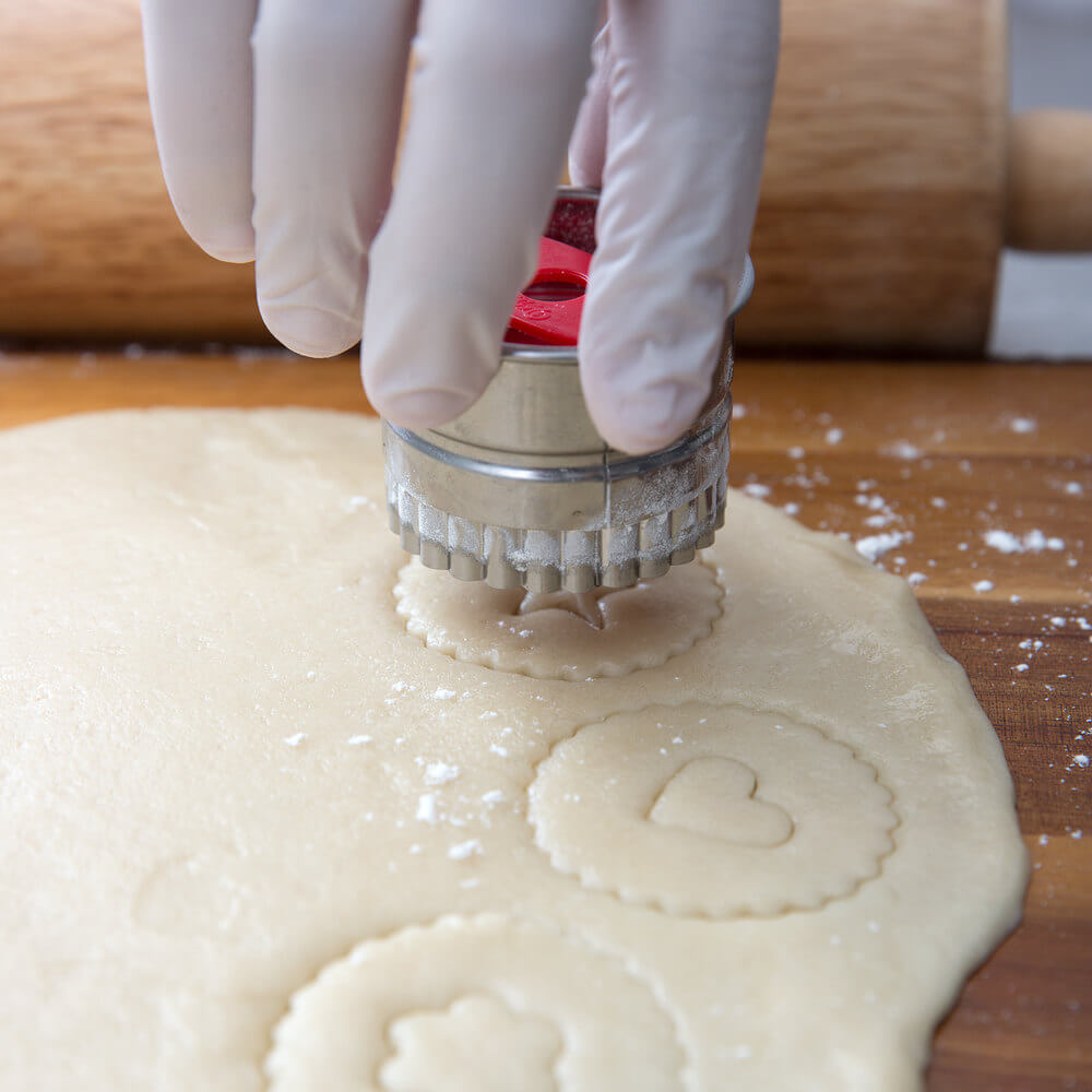 Wilton Round Christmas Linzer Cutter Set