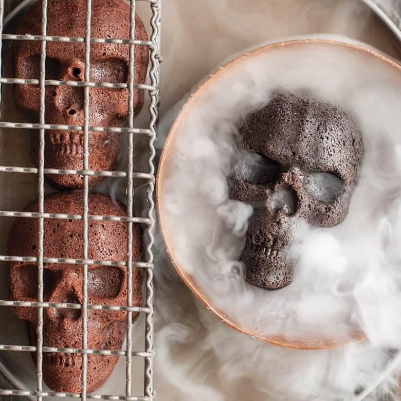 NordicWare Haunted Skull  Cakelet Pan