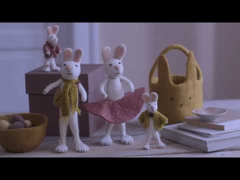 Gry & Sif Grey Bunny with Yellow egg 14cm
